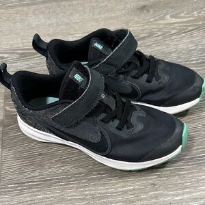 Nike Kids Black and Aqua Sneakers